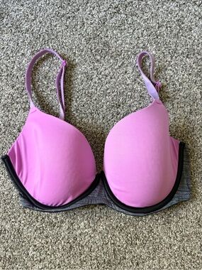 PINK Victoria's Secret Pink T-Shirt Bra with Gray Band 36C